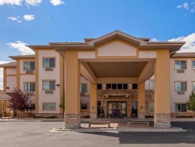 Western Fossil Country & Hotel 3*