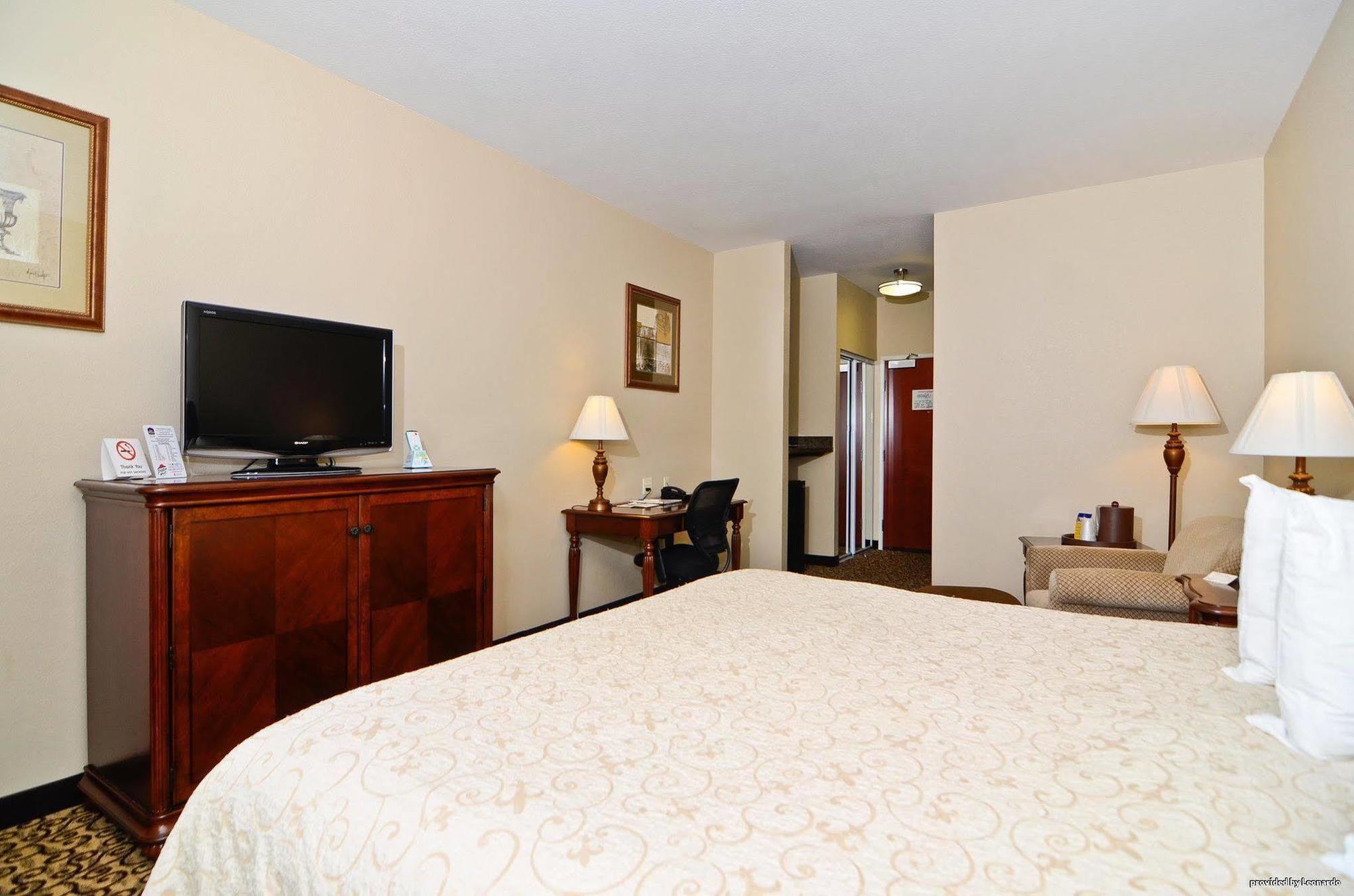 Western Fossil Country & Hotel